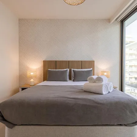 Ocean View Luxury Bayline 아파트