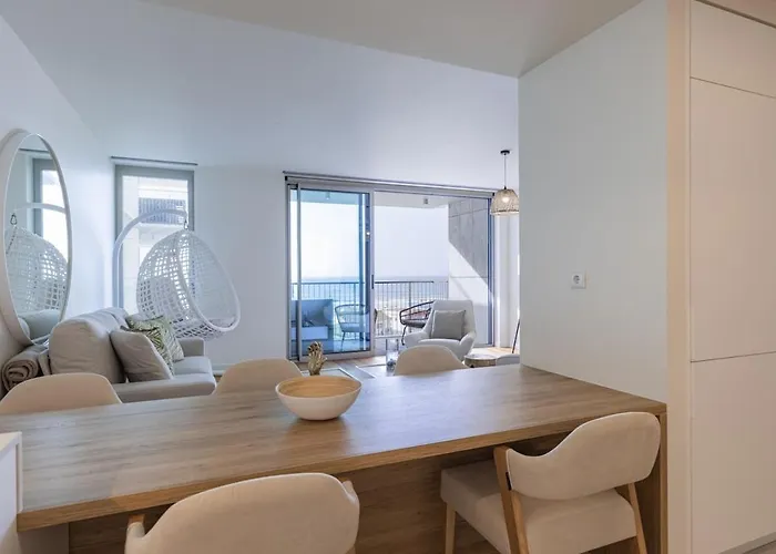 Ocean View Luxury Bayline 아파트